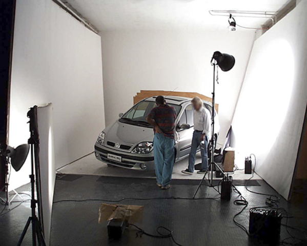 IA behind-the-scenes look at the making of a Renault car photoshoot at Studio A, Instudio.org